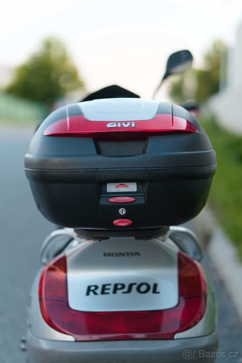 Kufr na motorku GIVI, vč. plotny, dva klíče - 3