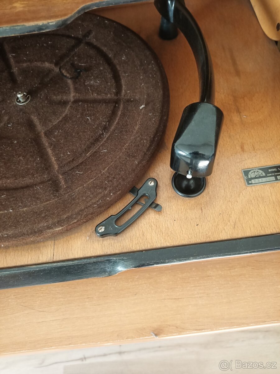 Prodám starý gramofon. Funkční. - 3