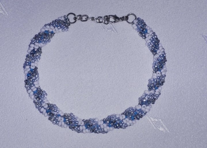 Výrobky z korálků nausnice + naramky - 3