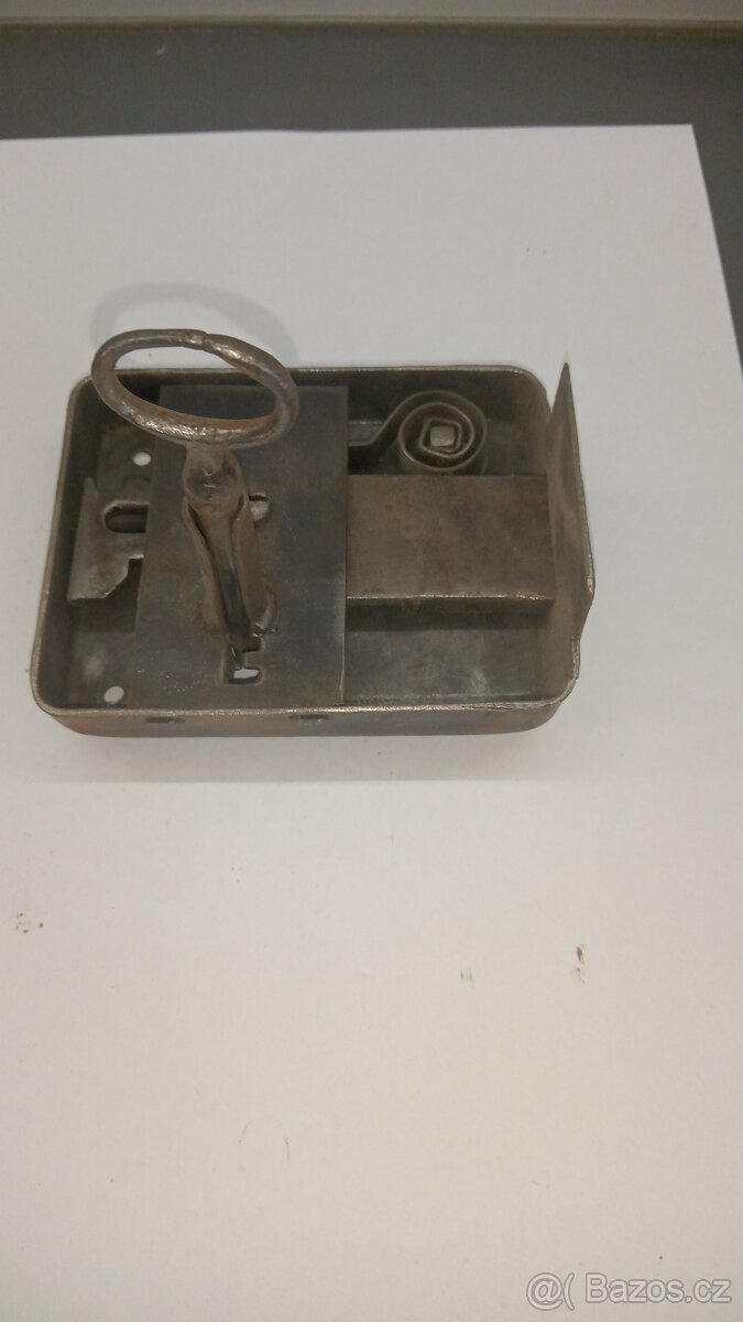 Starožitný krabicový zámek - 3