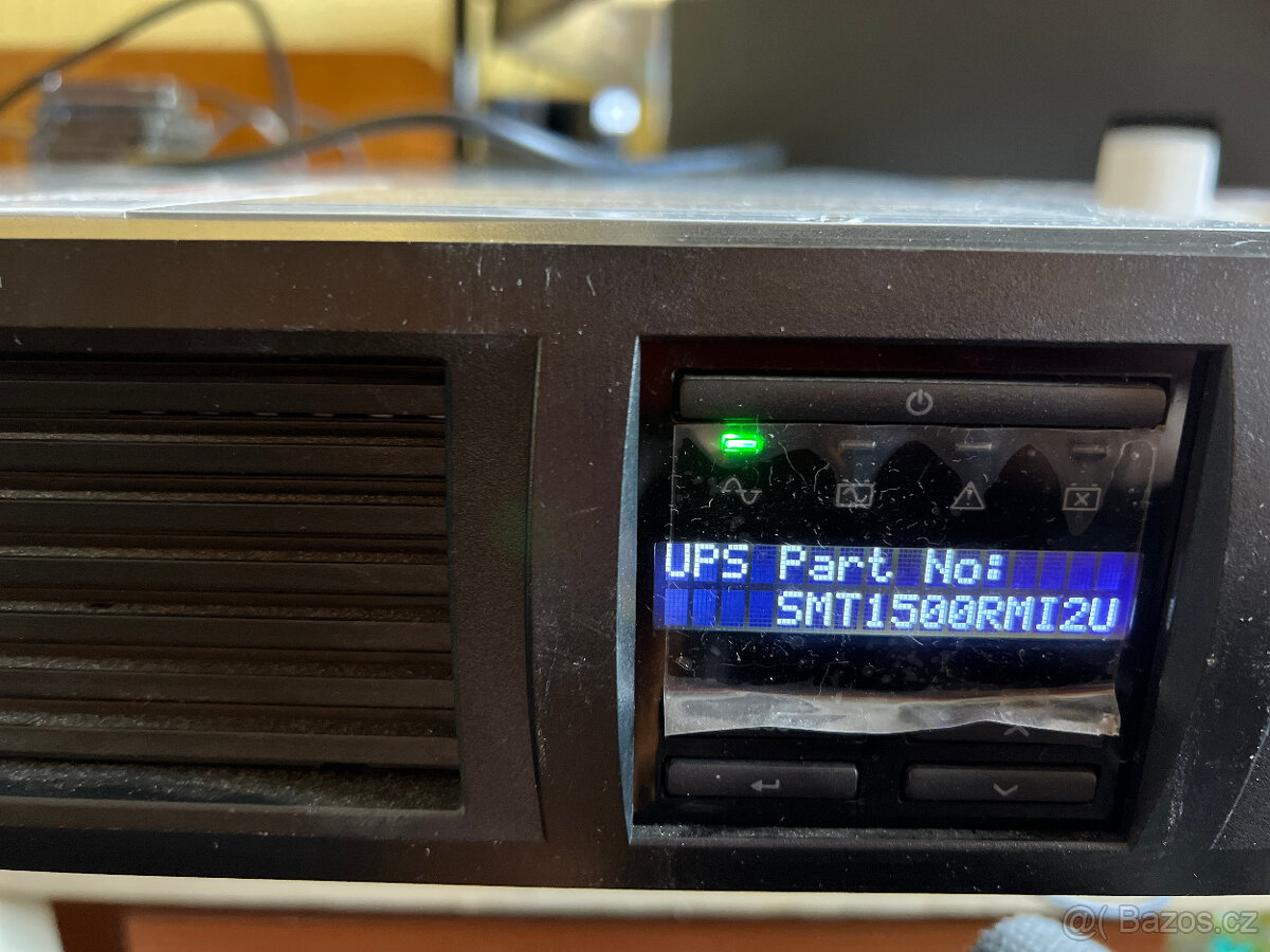 Záložní zdroj APC Smart-UPS 1500VA (SMT1500RMI2U) - 3
