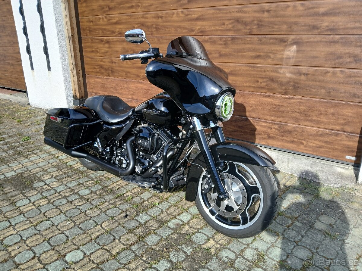 Harley-Davidson FLHX Street Glide 103 - 3