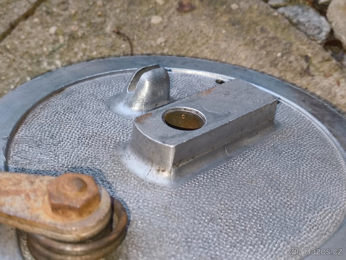 Díly ČZ trial 125 175 250 470 473 475 nádrž, brýle, rozeta - 3