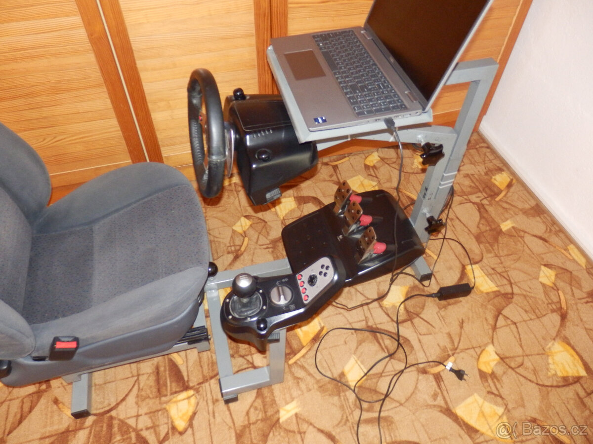 Křeslo + volant s pedály LOGITECH - 3