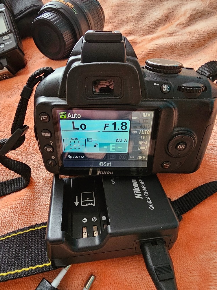 Nikon D3000 + přisušenství, Nikkor 35, Nikkor 18-55 - 3