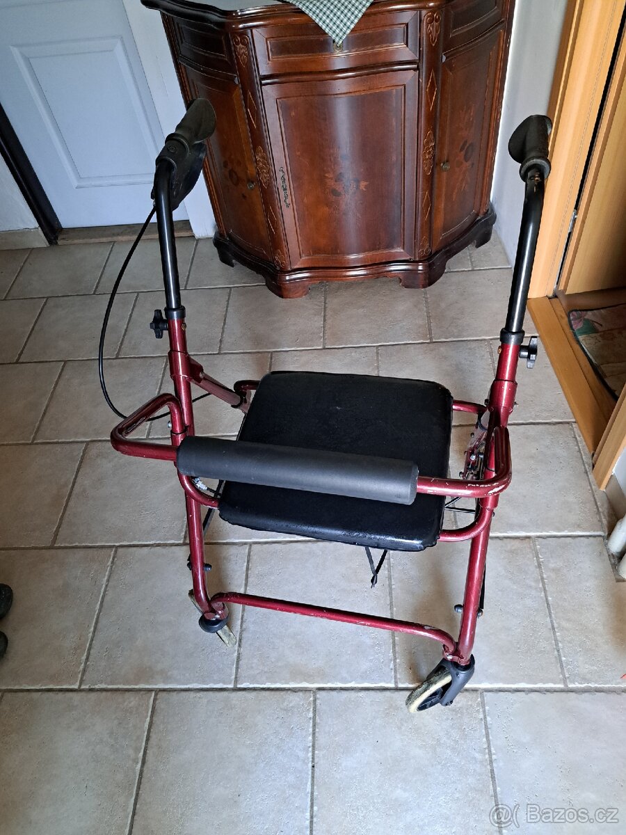 Invalidní chodítko - 3