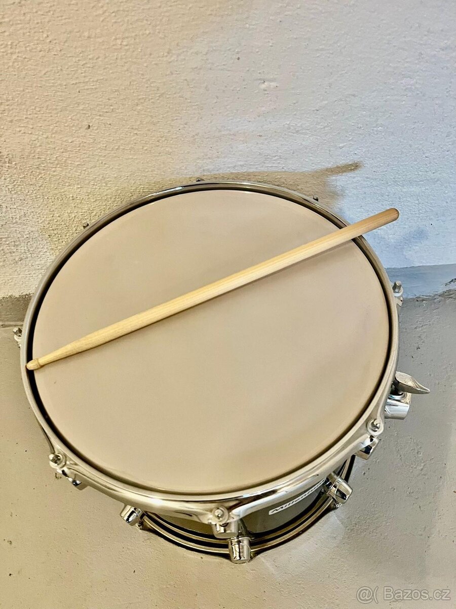 Buben na fandění. - 3