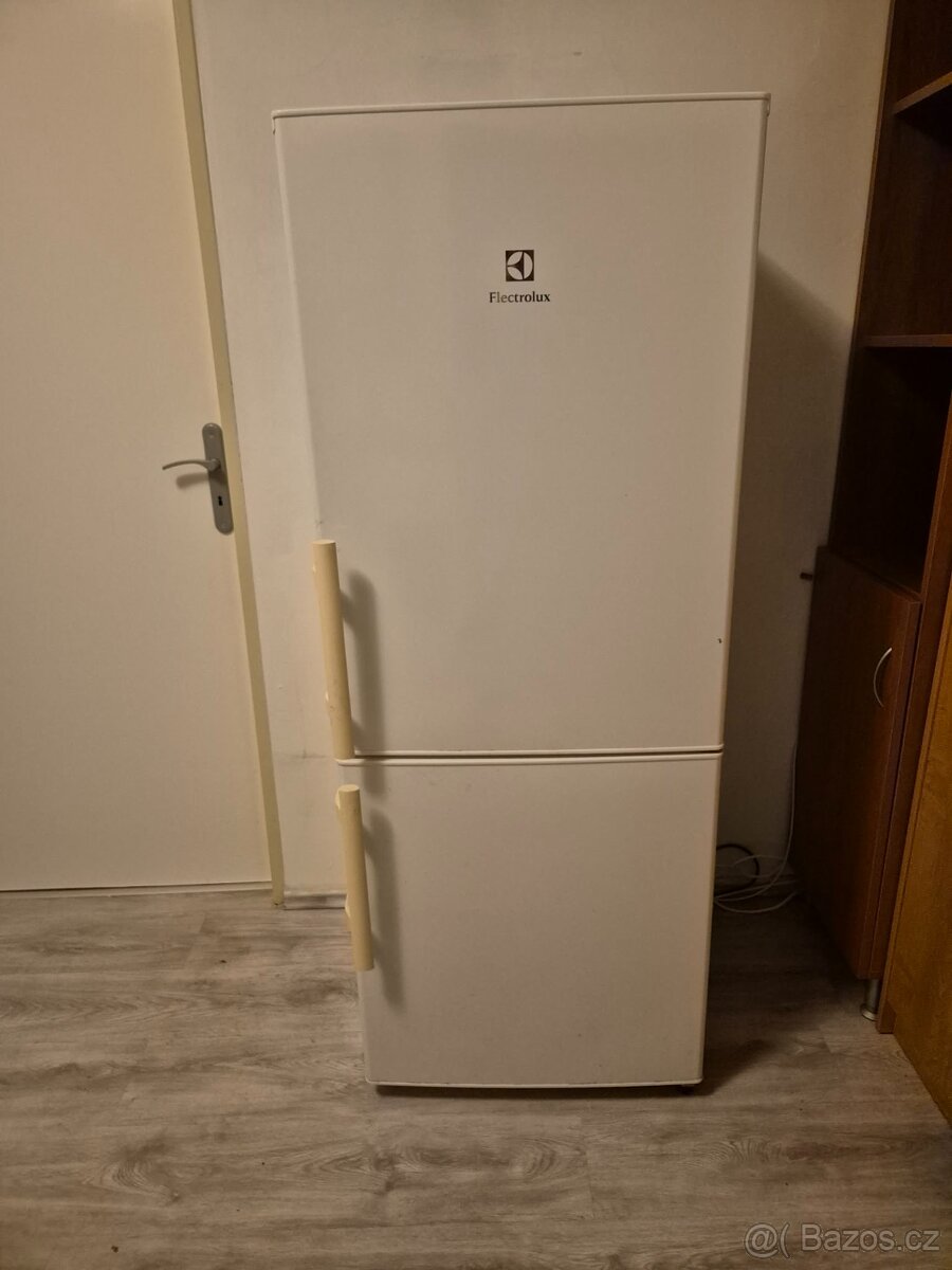 Prodám lednici s mrazákem - 3