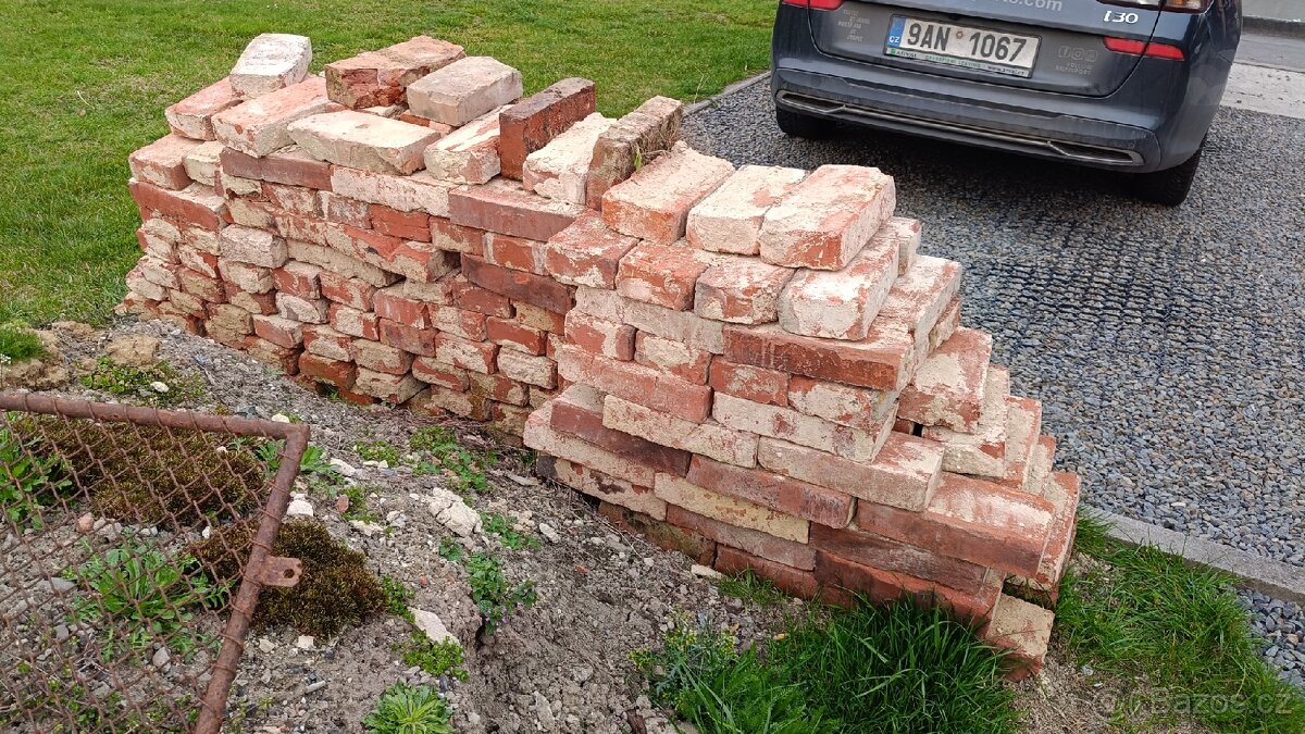 Staré cihly za odvoz - 3