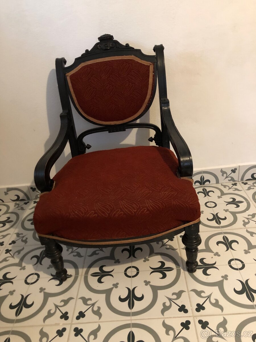 Starožitná křesla a stolek - 3