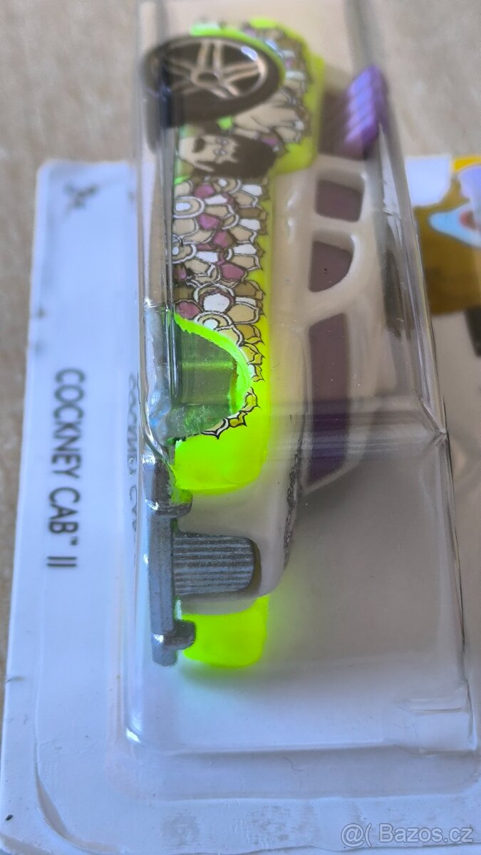 Hot Wheels cockney cab 2 factory error - 3