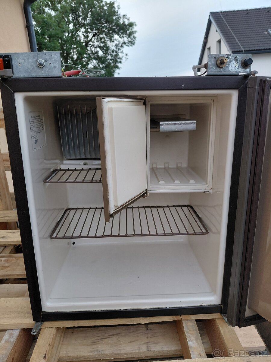 karavan lednice, dřez a lišta - 3