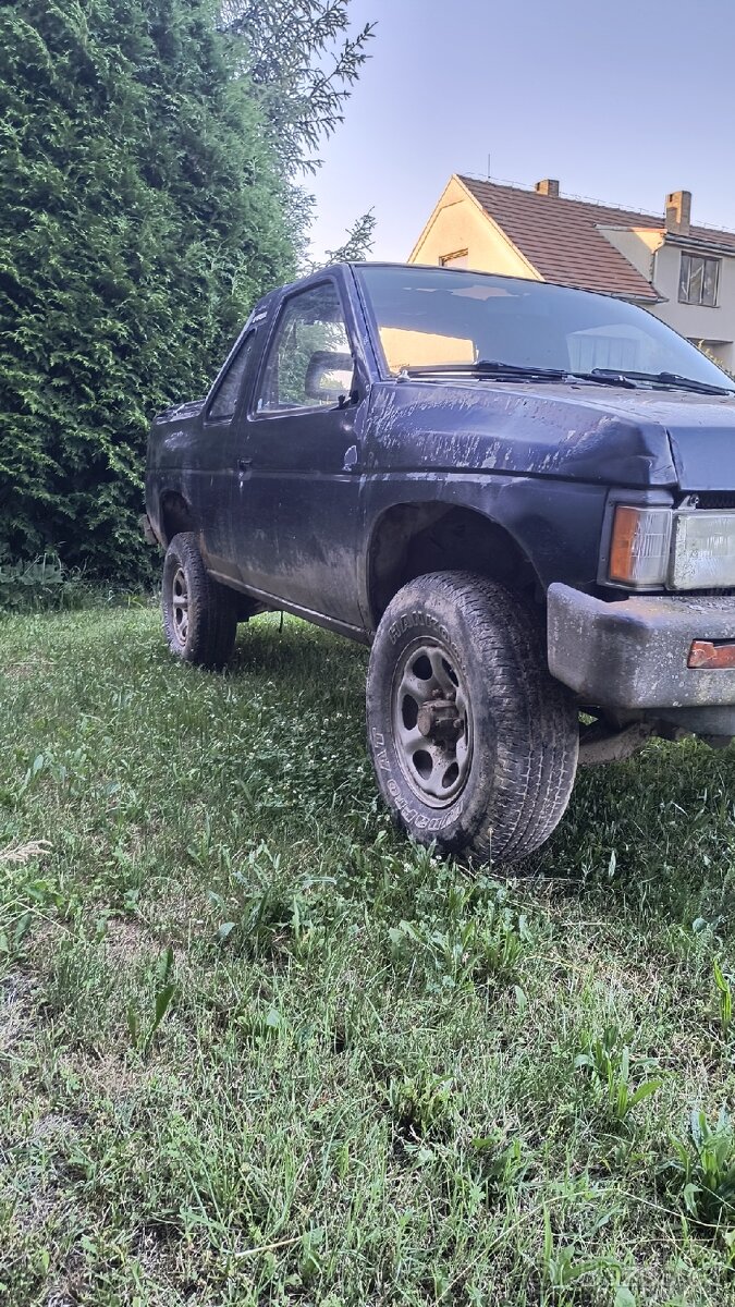 Nissan Terrano 1 - 3