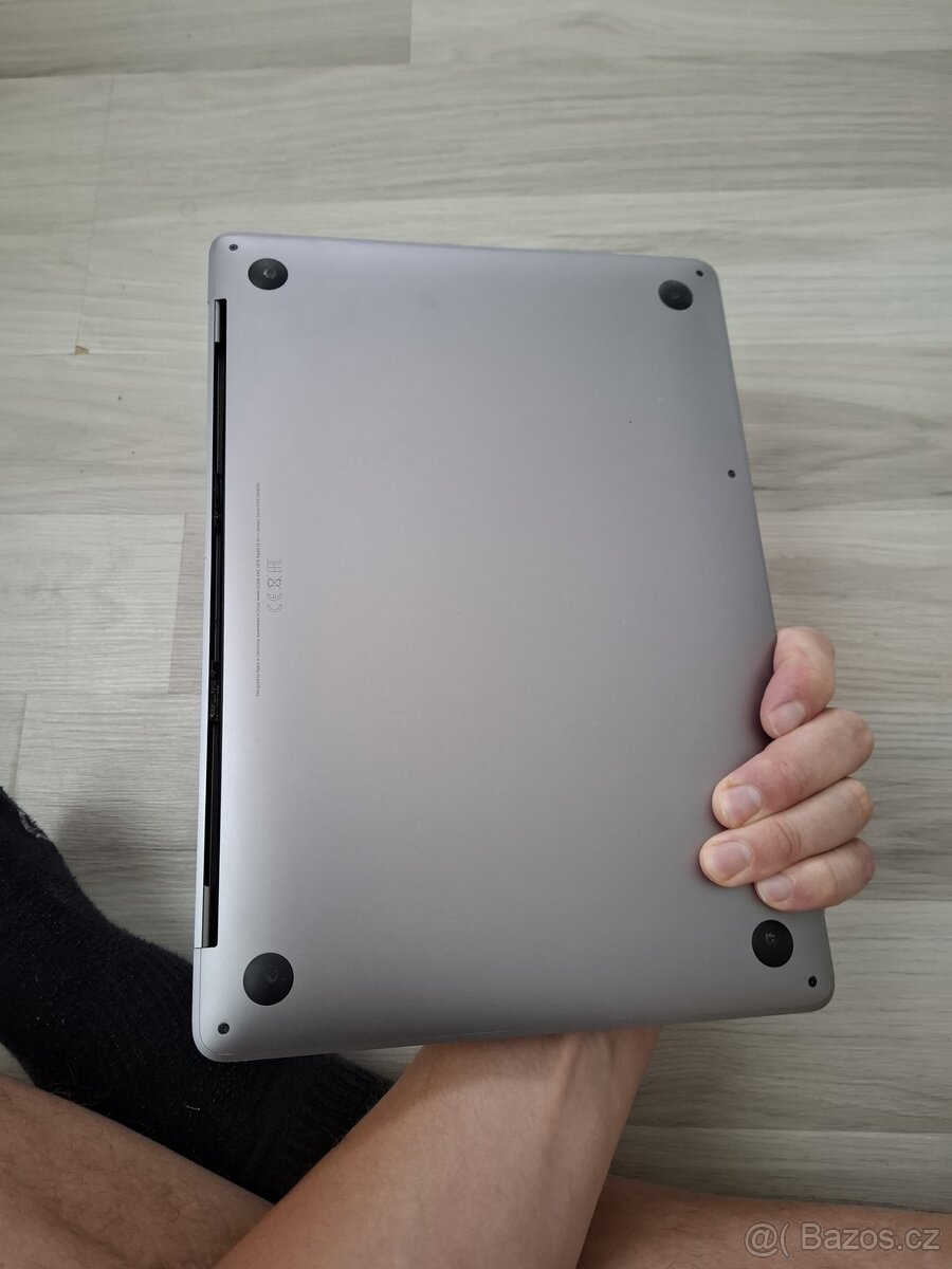 MacBook PRO 13 palců M1 chip 8 RAM 256SSD 80 cyklů - 3