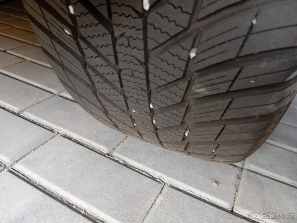 Nexen 235/55 R18 104 V - 3