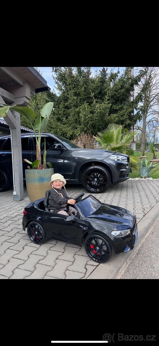 Elektrické autíčko BMW M5 EVA kola černé - 3