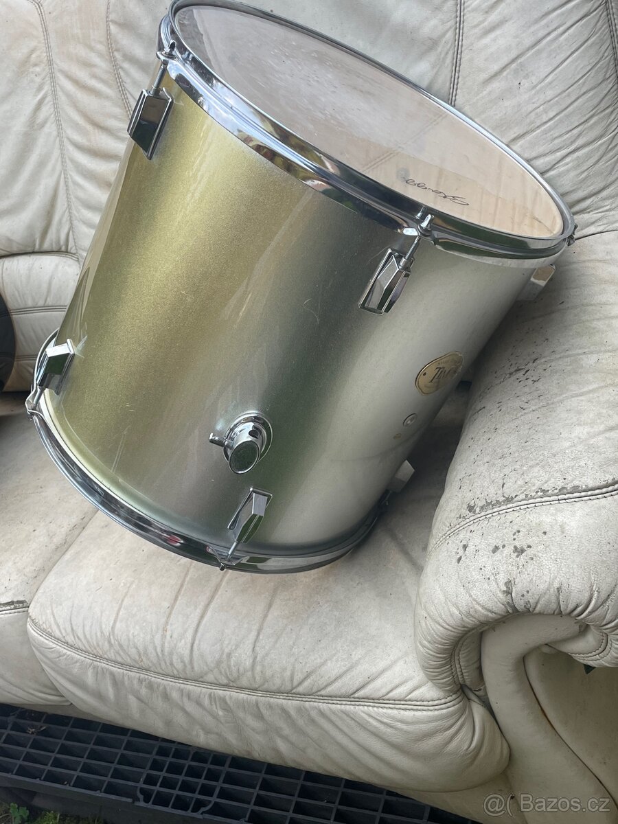 Buben na fandění - 3