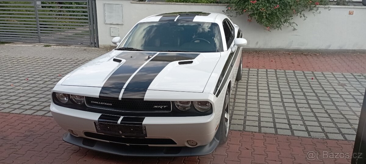 Dodge Challenger 6.4 SRT manuál - 3
