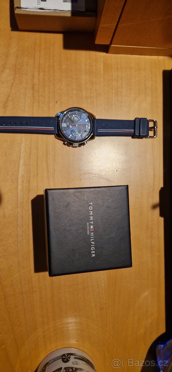 Krásné hodinky Tommy Hilfiger nevhodný dar - 3