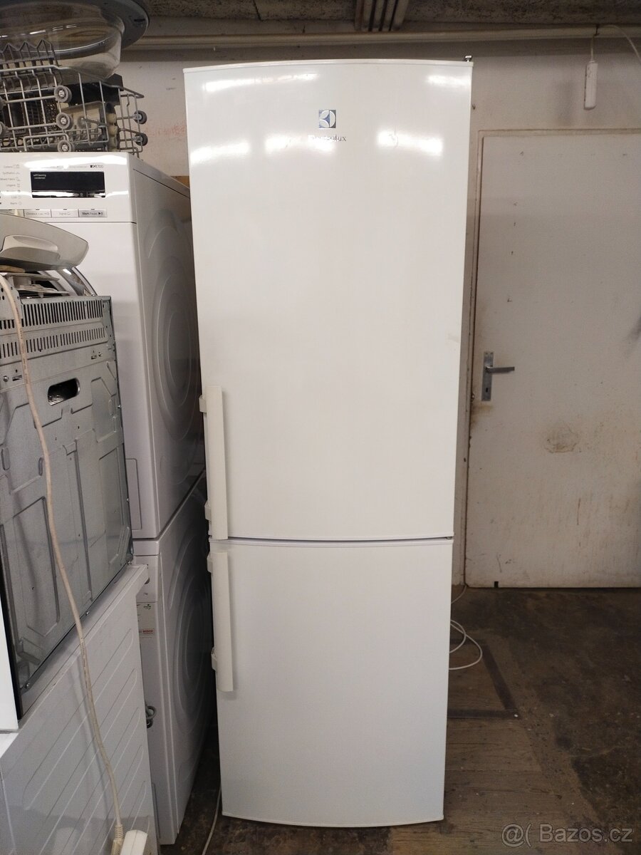 Prodám lednici zn. ELECTROLUX o výšce 180 cm--DOVEZU-- - 3