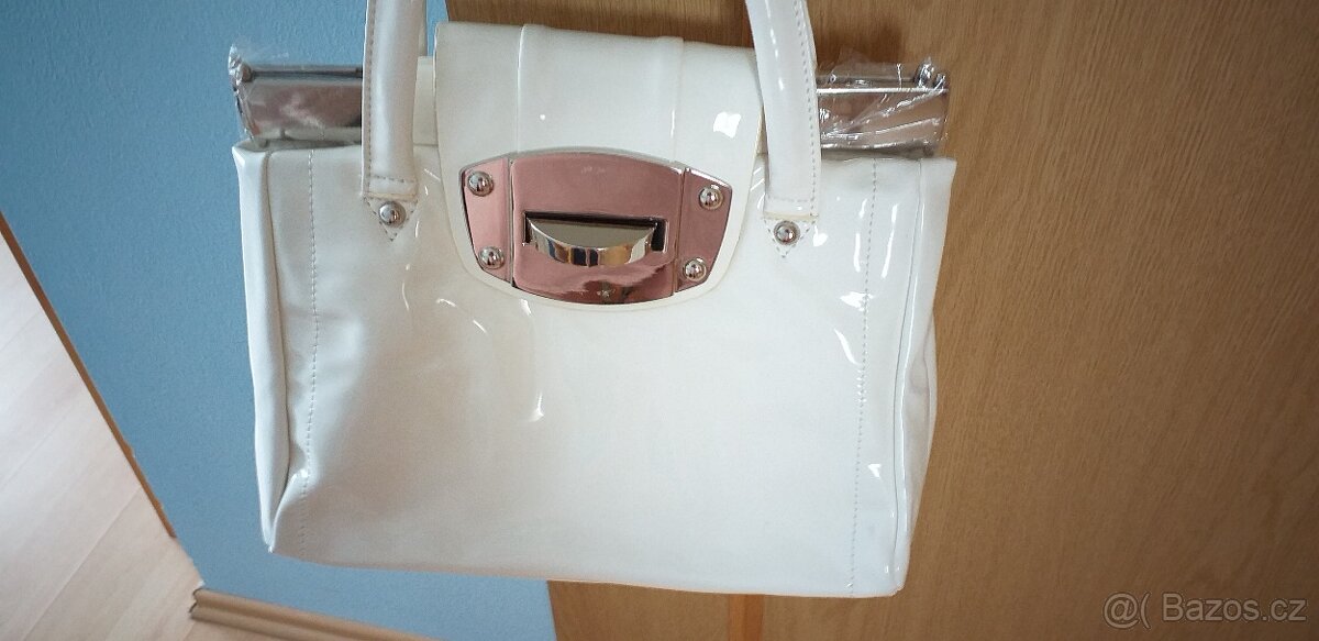 Lakovaná kabelka Bata - 3