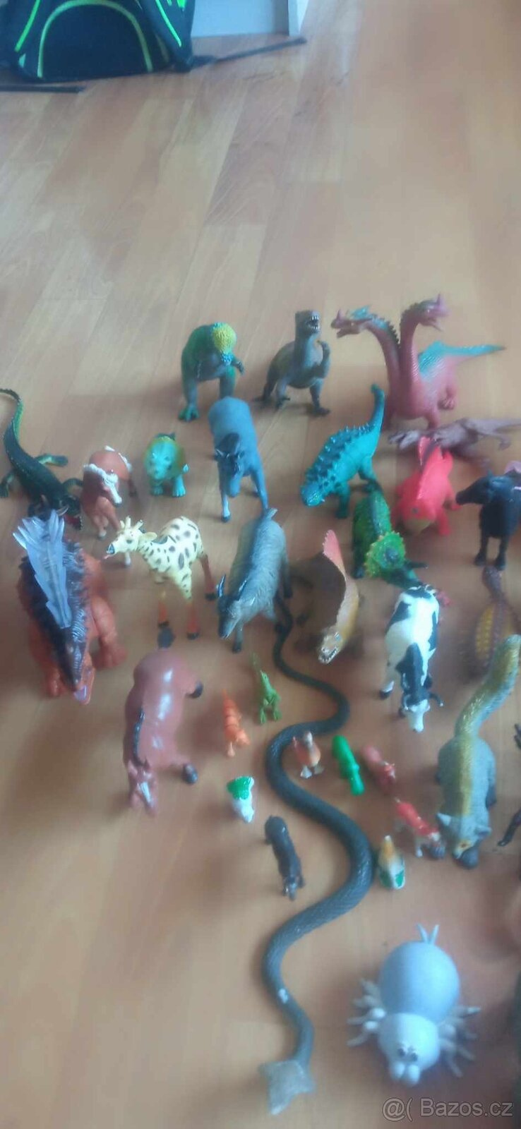 Plastové zvířátka a jiné hračky - 3