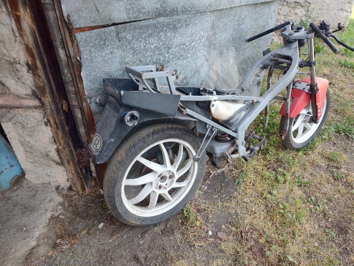 Rám Aprilia AF1 - 3