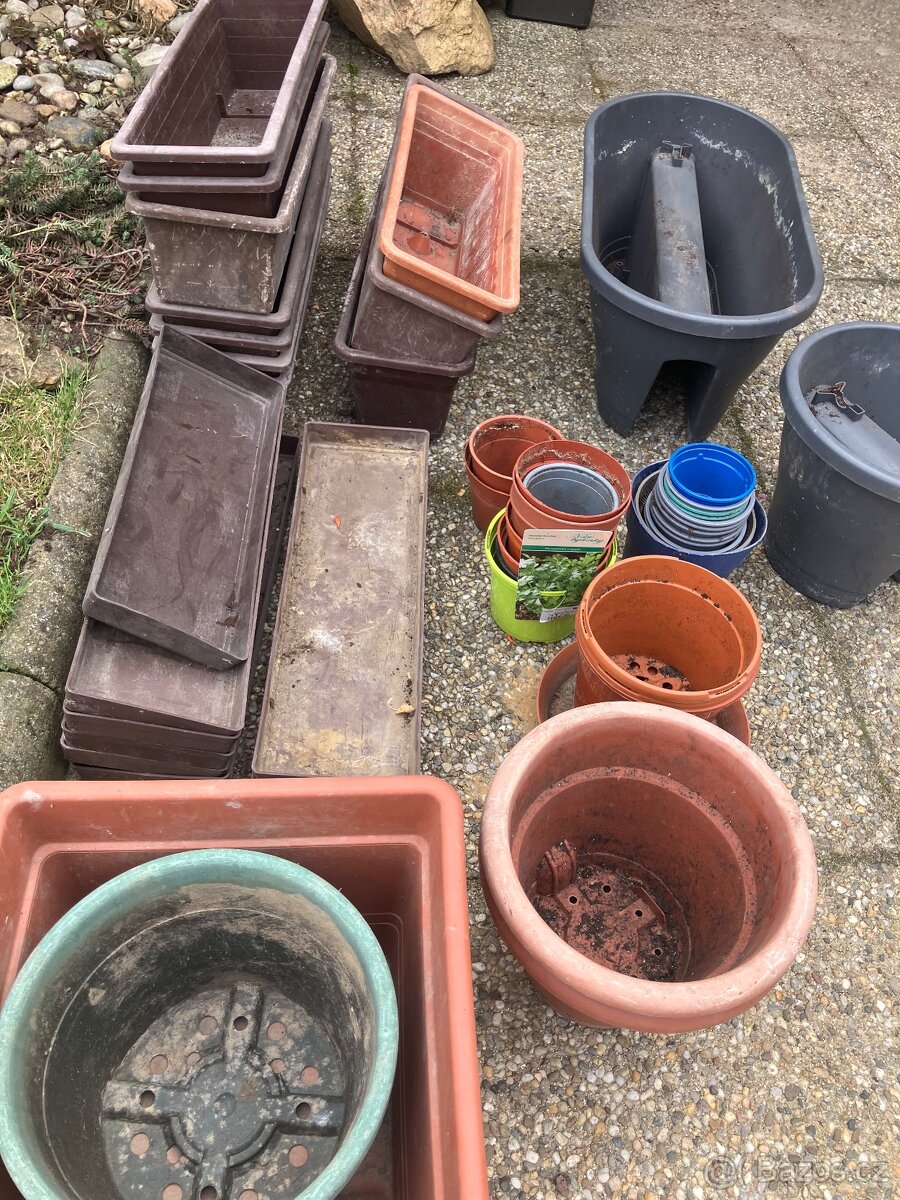 Květináče s truhlíky - 3