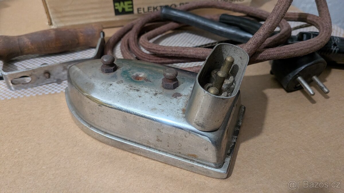 Historická žehlička elektrická - 3