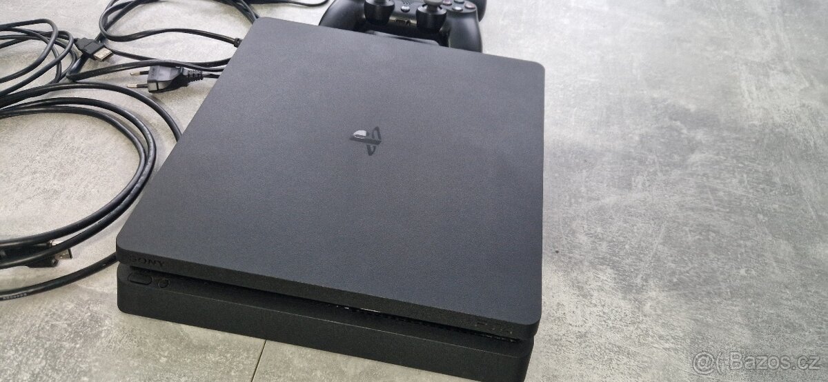 Prodám PS4 Slim 1TB - 3