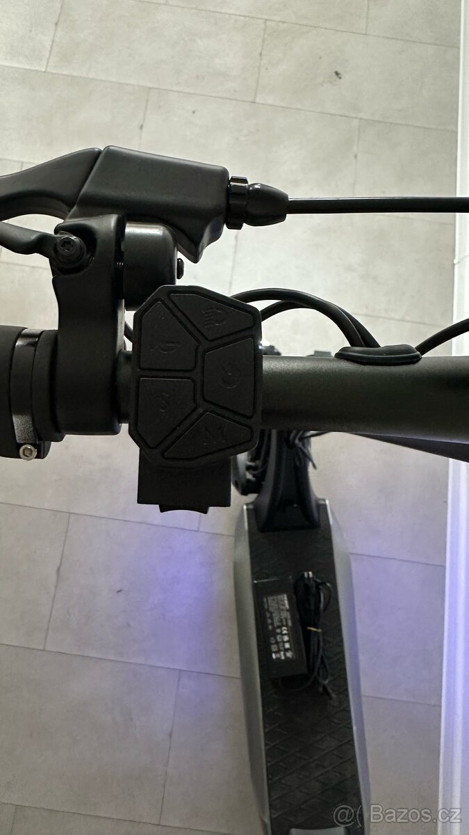 Elektrokoloběžka Maxwheel T8B Golden - 3