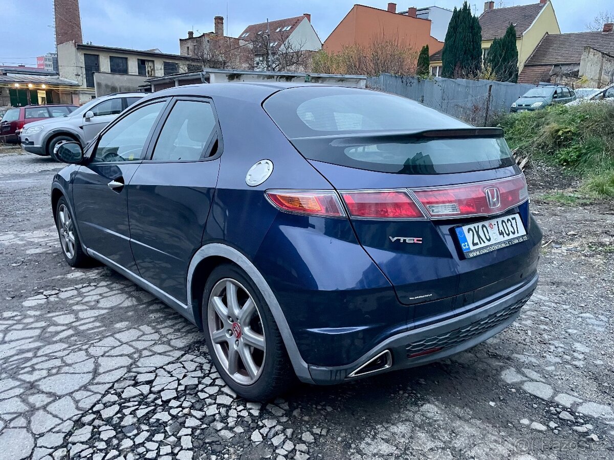 Honda Civic VIII 1.8 i-VTEC - 3