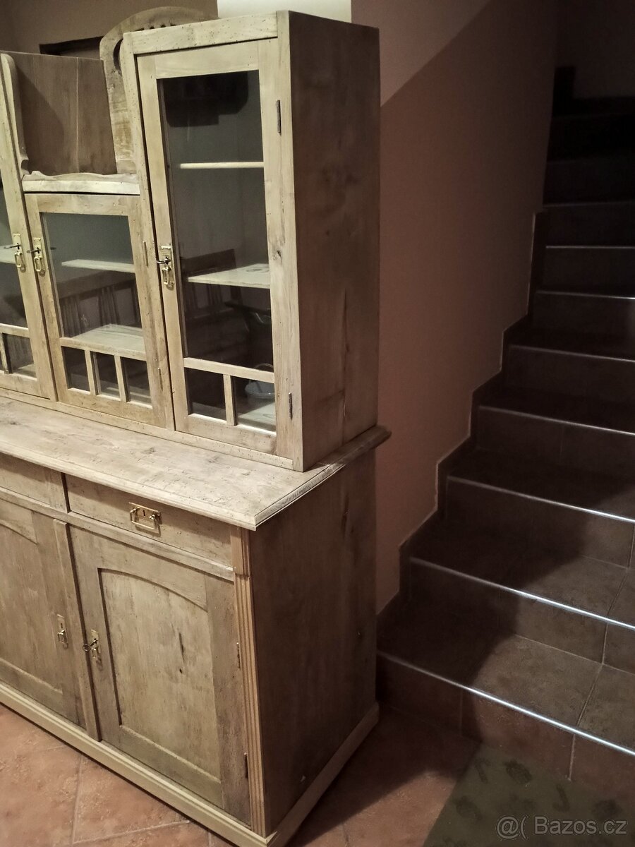 stará dubová kredenc 187 - 3