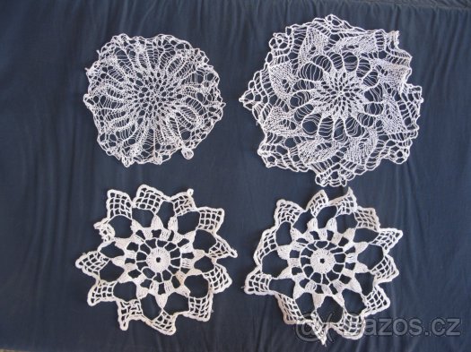 Na chalupu 6 fotek retro háčkovaný dečky +vyšívané dečky - 3