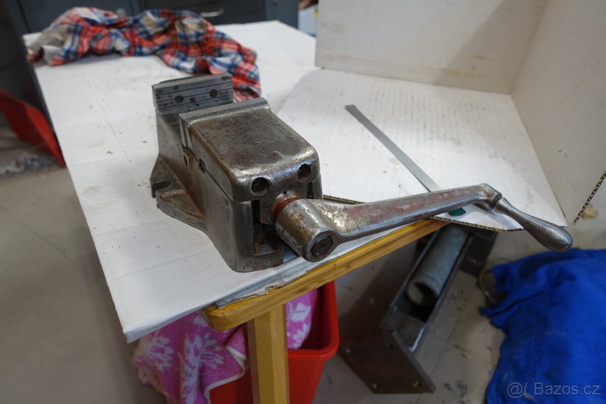 Strojní svěrák čelisti 80mm, rozevření 70mm + klika 17mm - 3