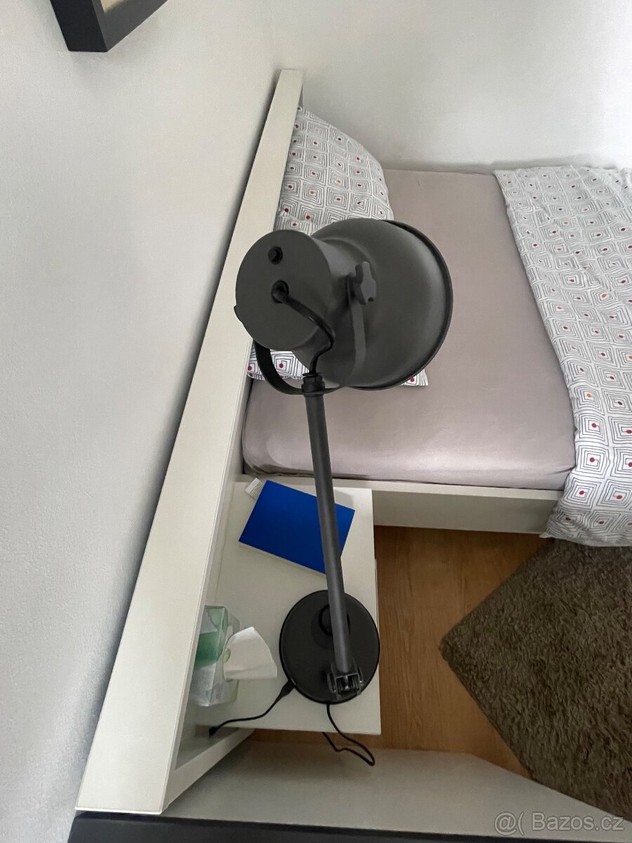Postel a stůl - 3