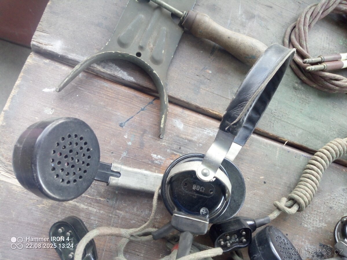 Sluchátka s mikrofonem spojaři. - 3