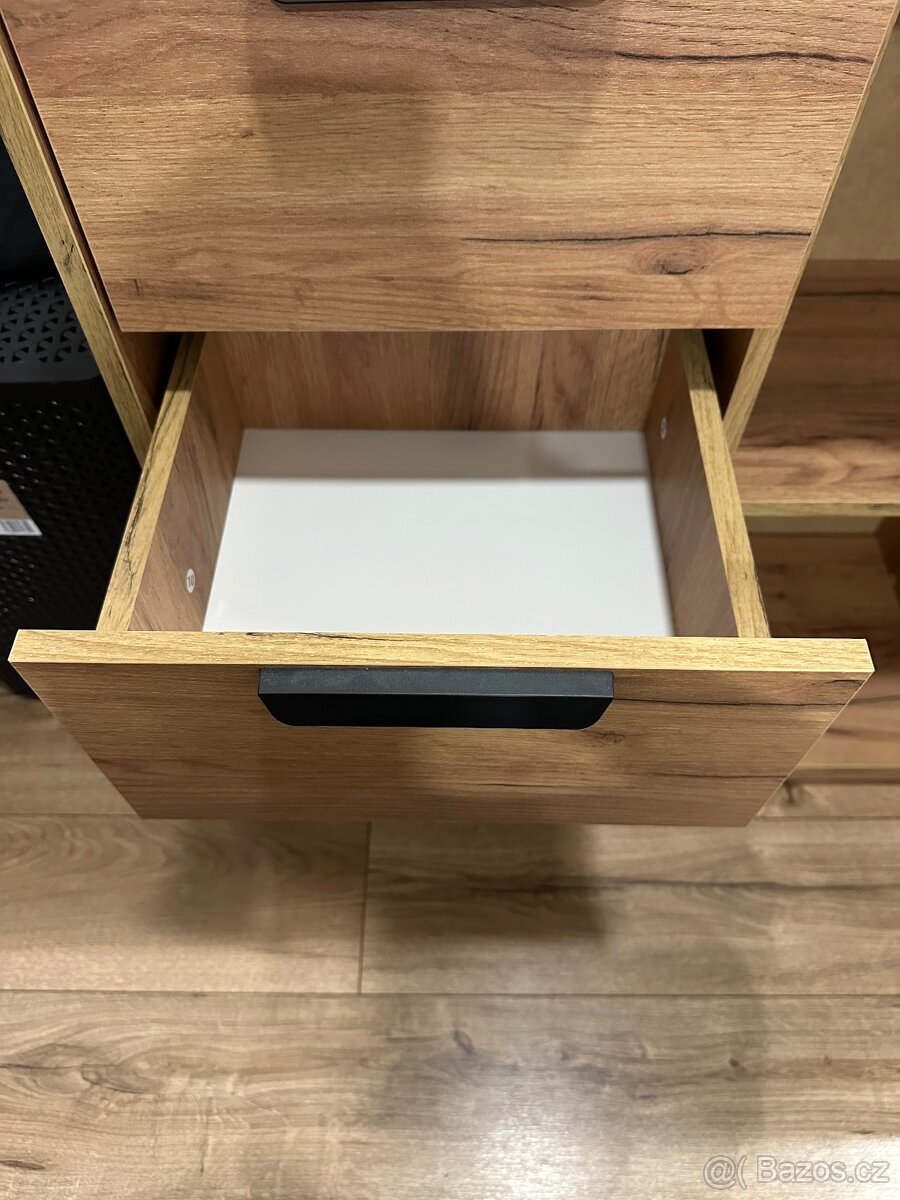 Komoda - 3