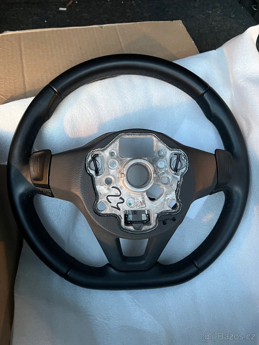 Volant vw golf 8 - 3