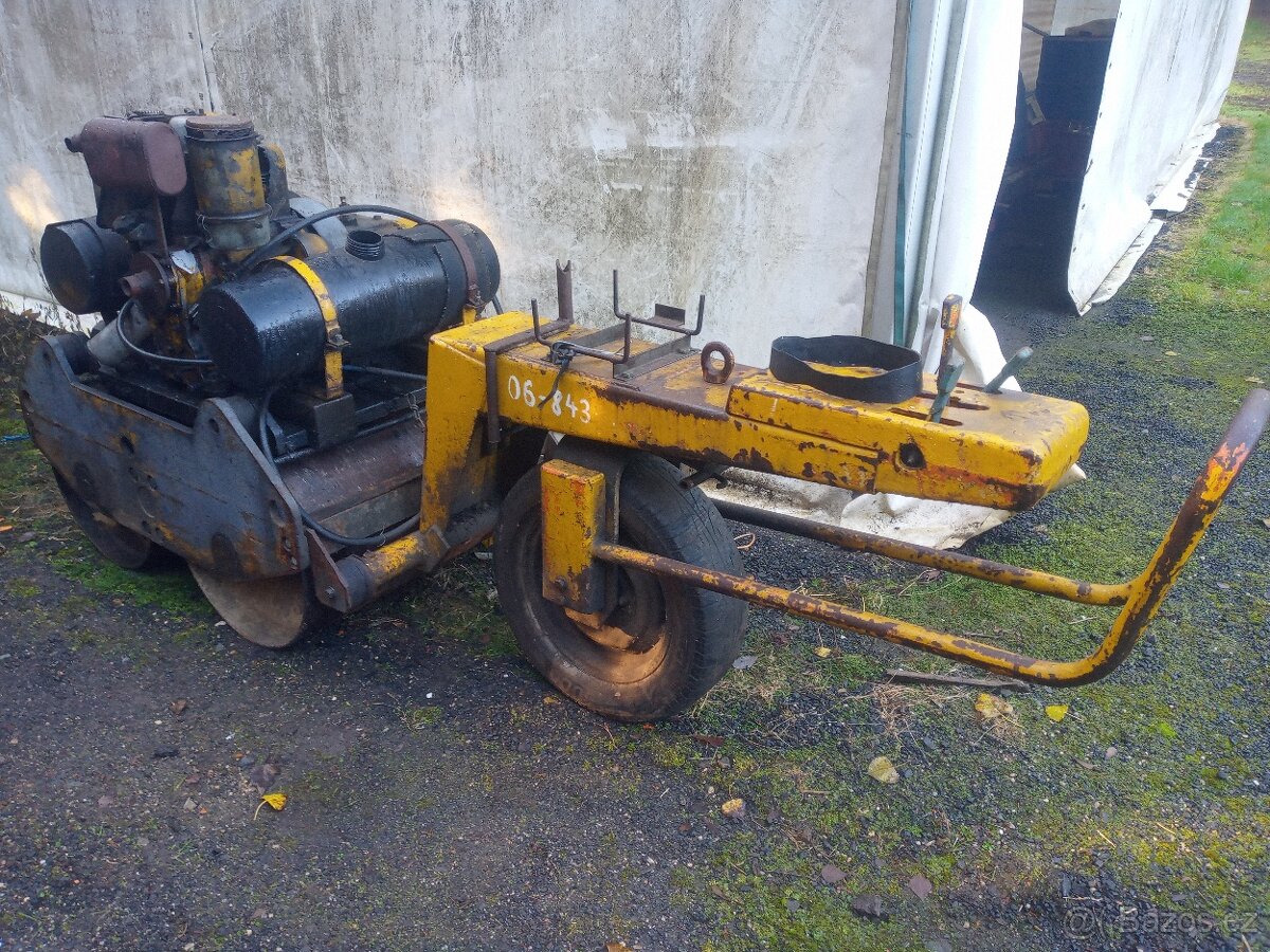 Prodám vibrační válec stavostroj motor deutz - 3