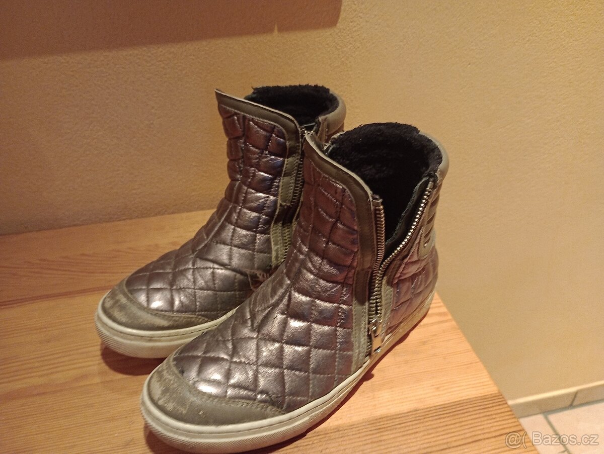 Prodej holčičích kozaček - 3