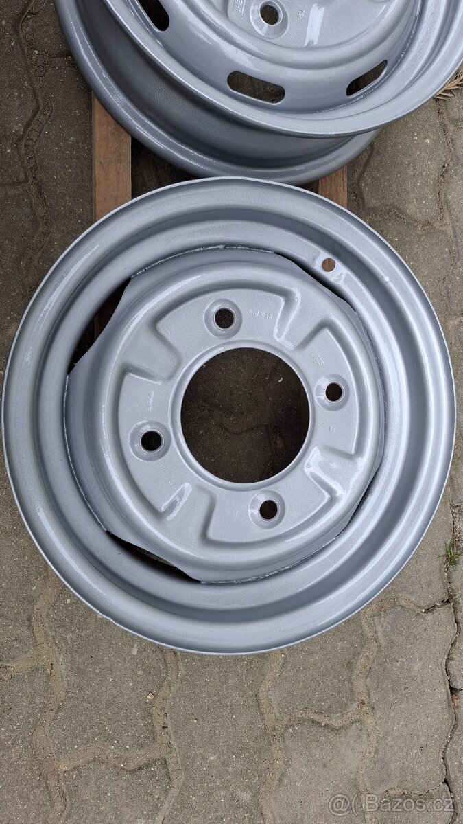 Trabant disky nově nalakované - 3