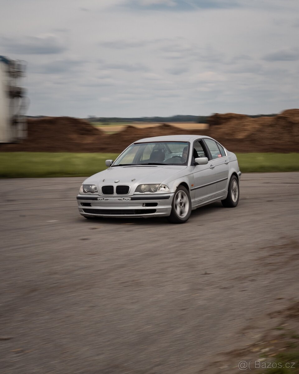 BMW E46 323i Drift - 3