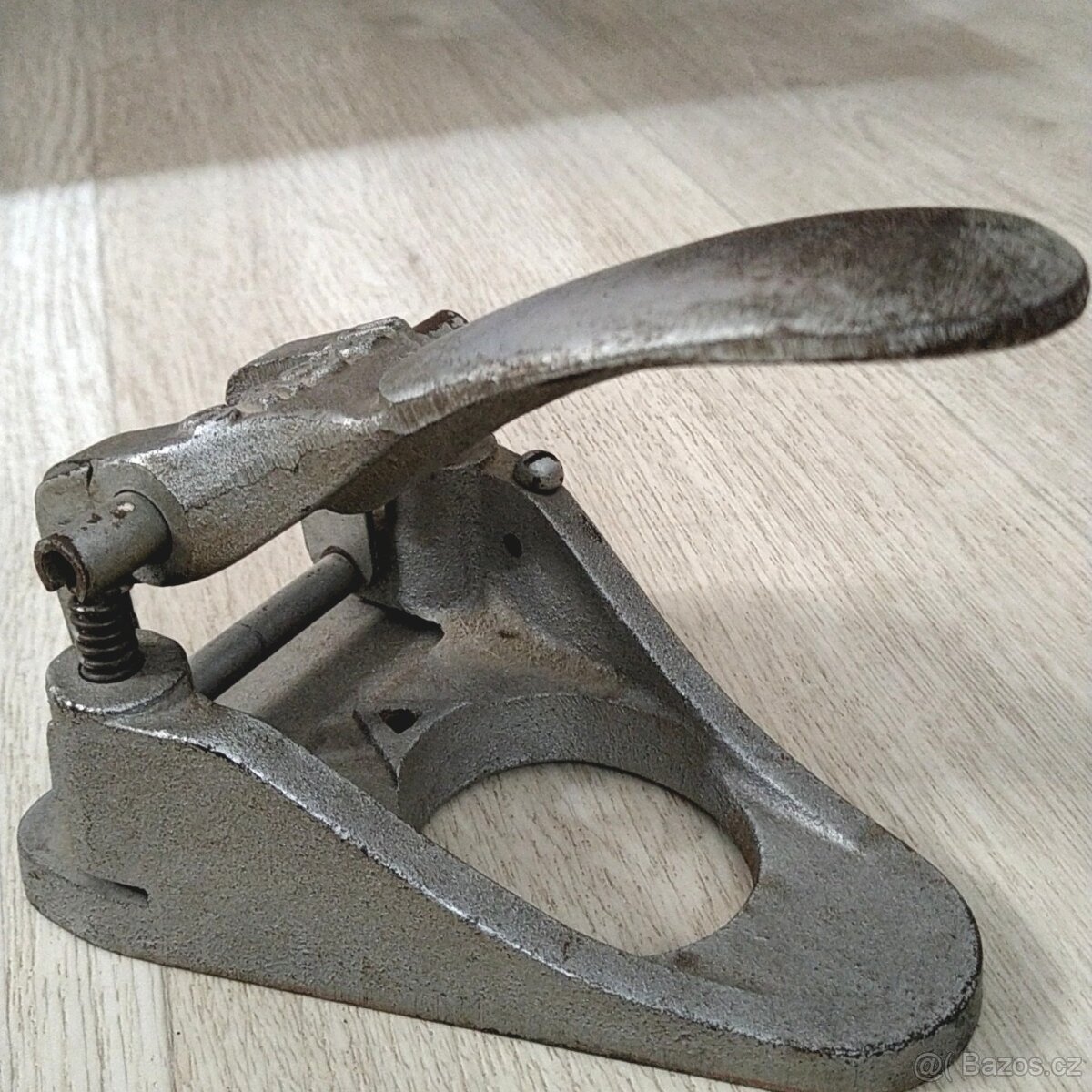 Masivní stará kancelářská děrovačka Ursus - 3