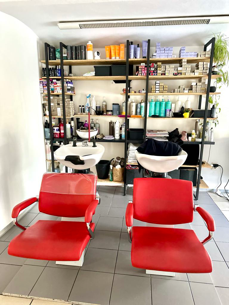 Kadeřnické křeslo v zavedeném salonu DEL VERO.SALON - 3