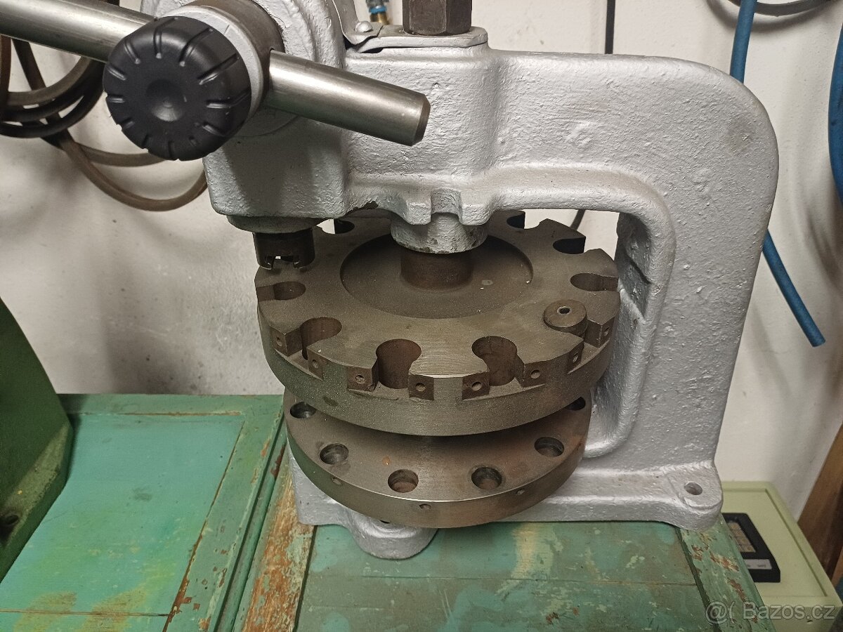 Rucni dérovaci lis. - 3