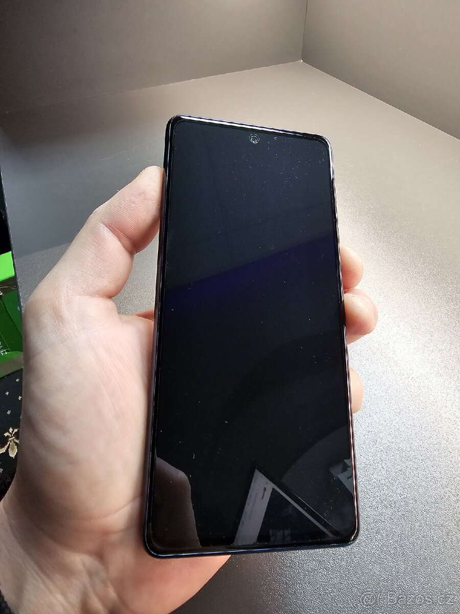 Samsung Galaxy S20 FE – TOP STAV
- 3