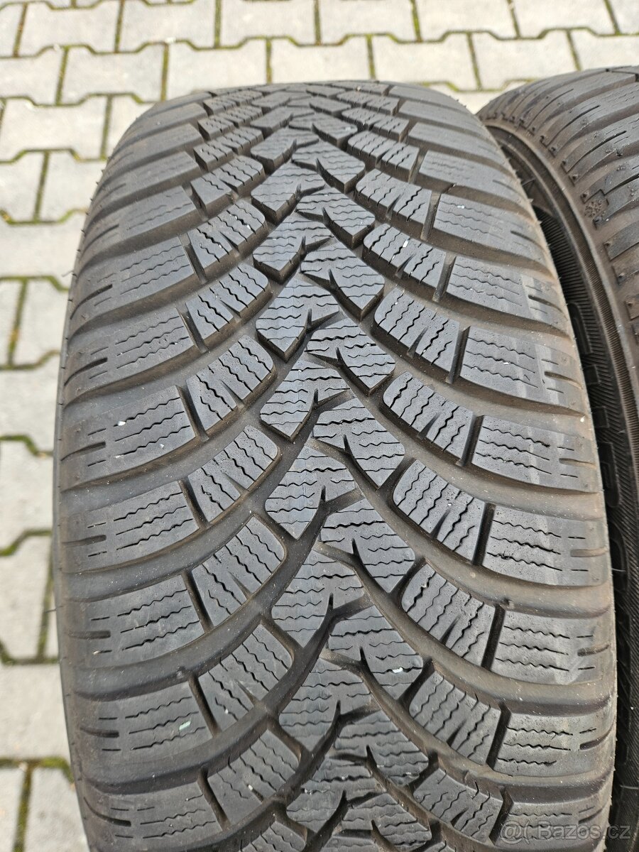 Zimní Falken 205/55/16 - 95% - 3