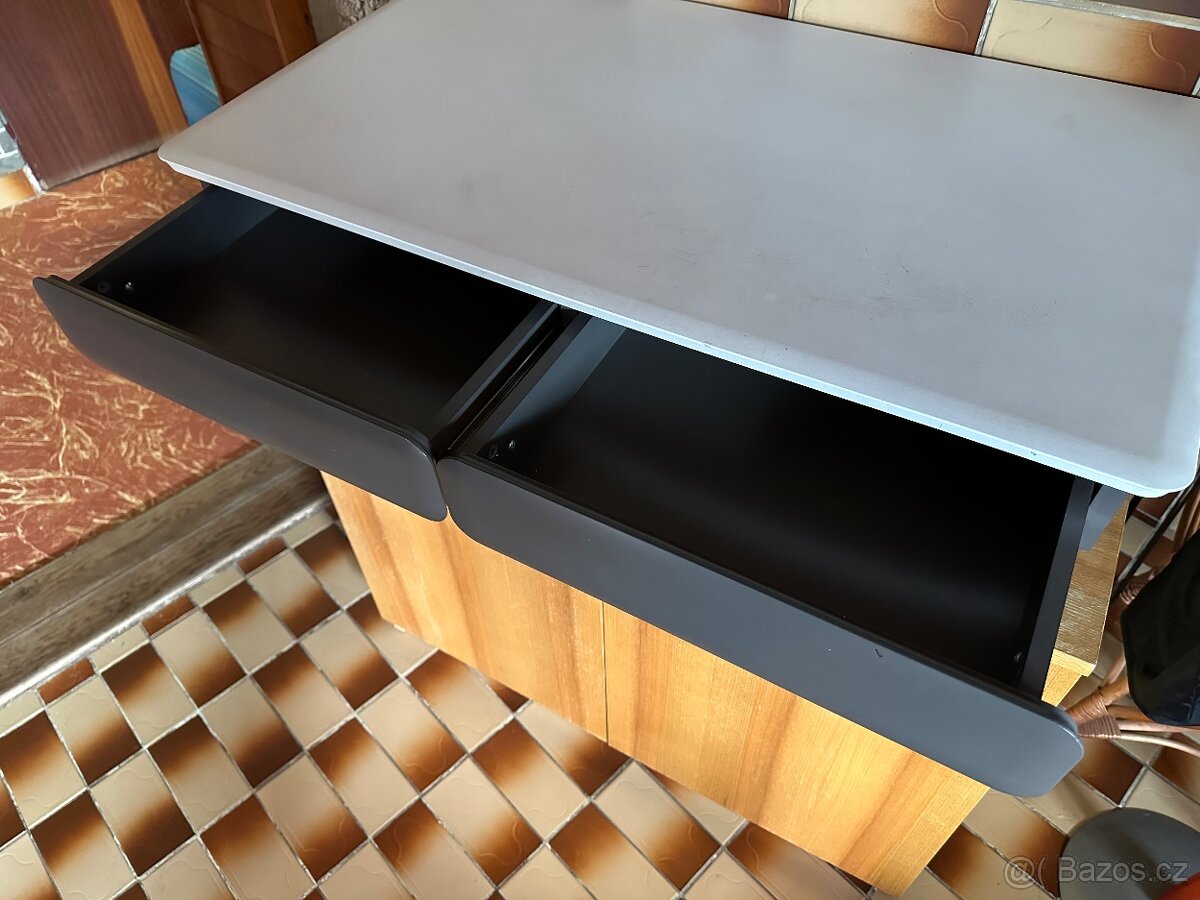 Psací stůl na zeď - 3