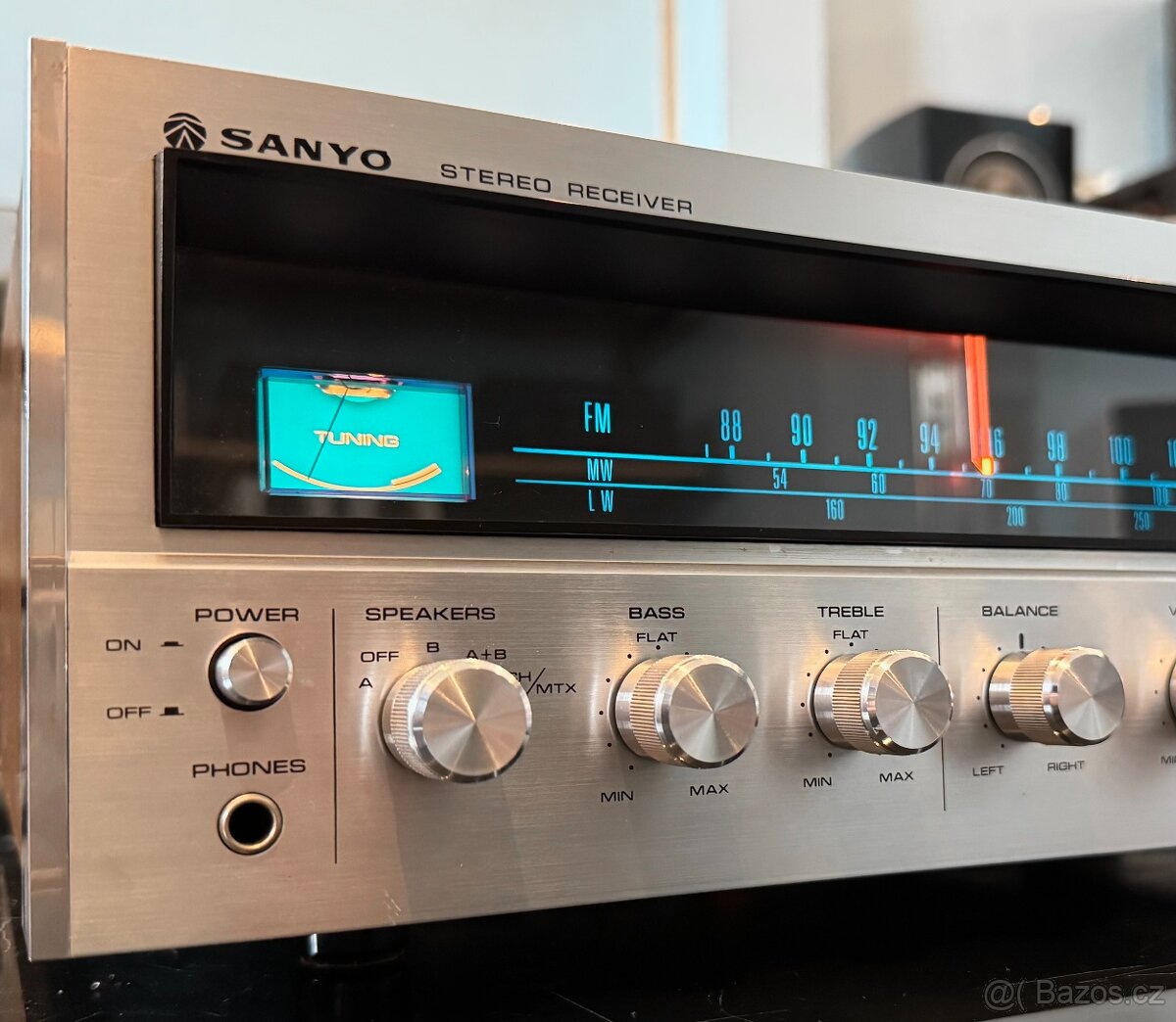 Sanyo DCX 2000L zesilovač - 3
